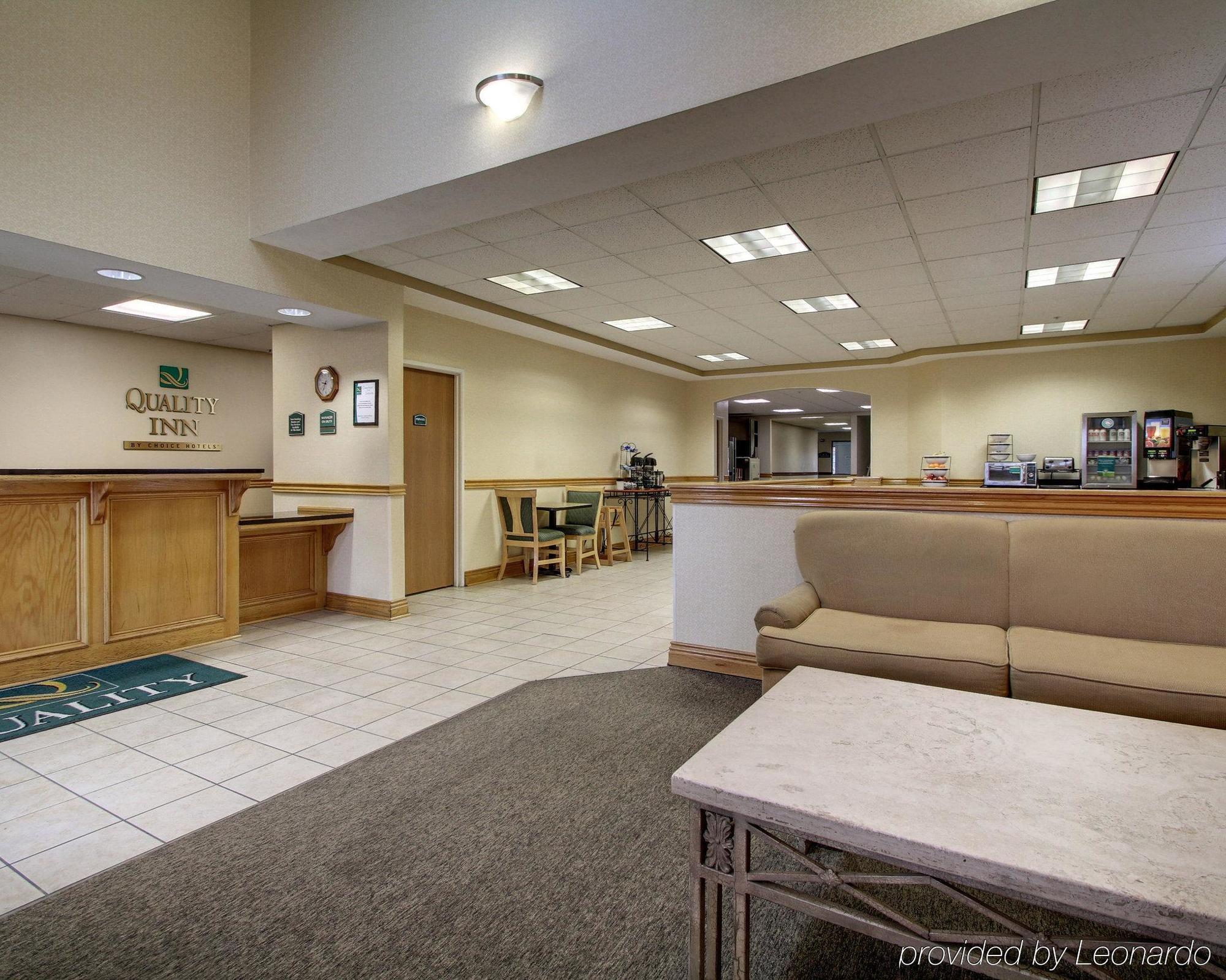 Columbia Inn & Suites Bagian luar foto