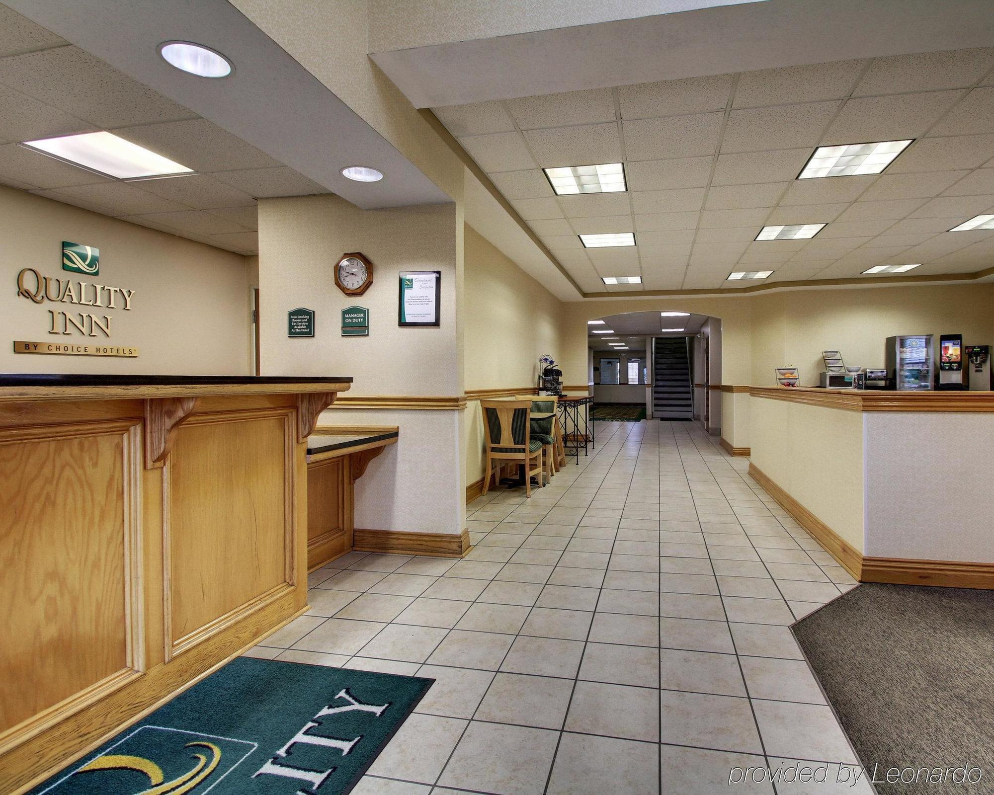 Columbia Inn & Suites Bagian luar foto
