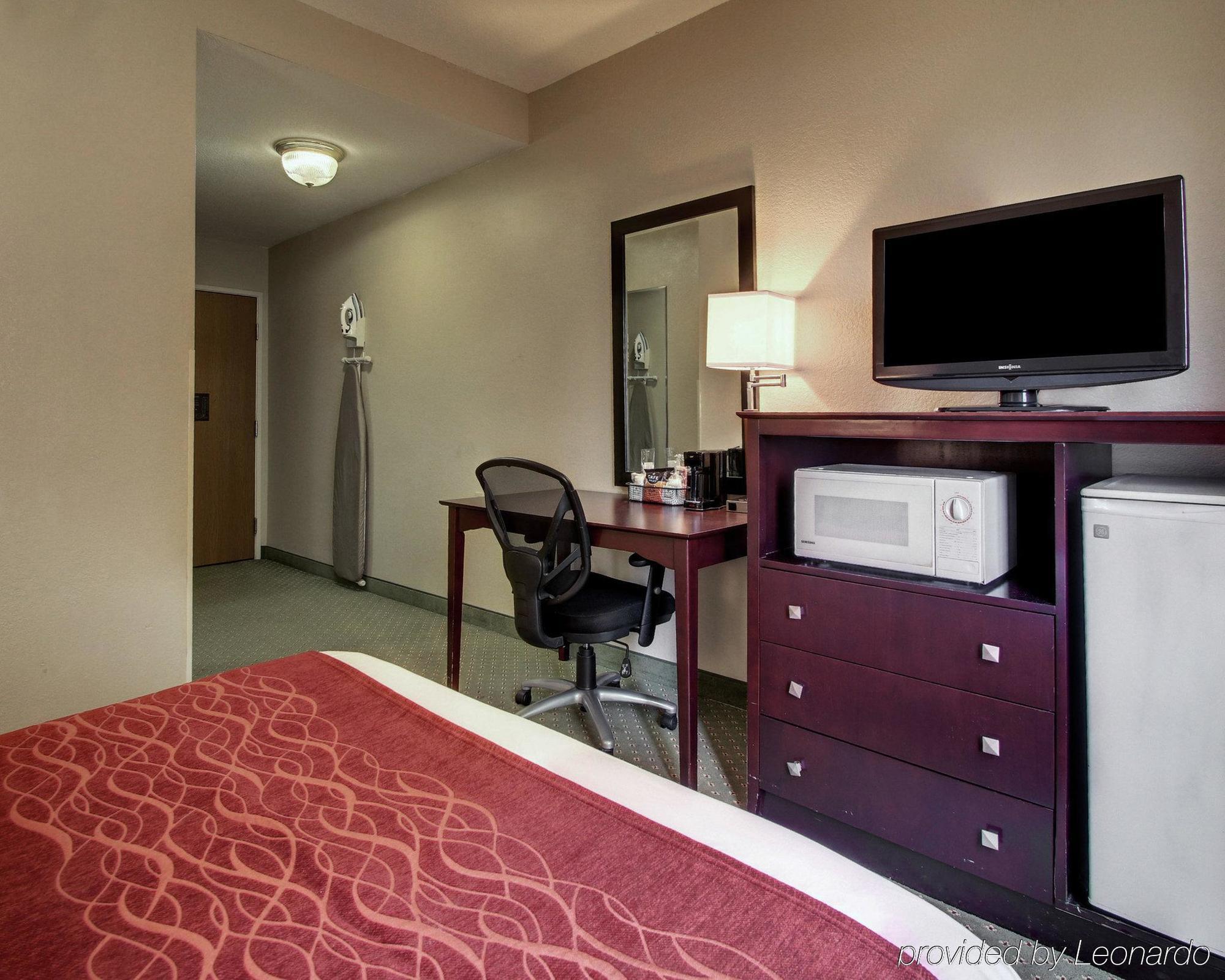 Columbia Inn & Suites Bagian luar foto