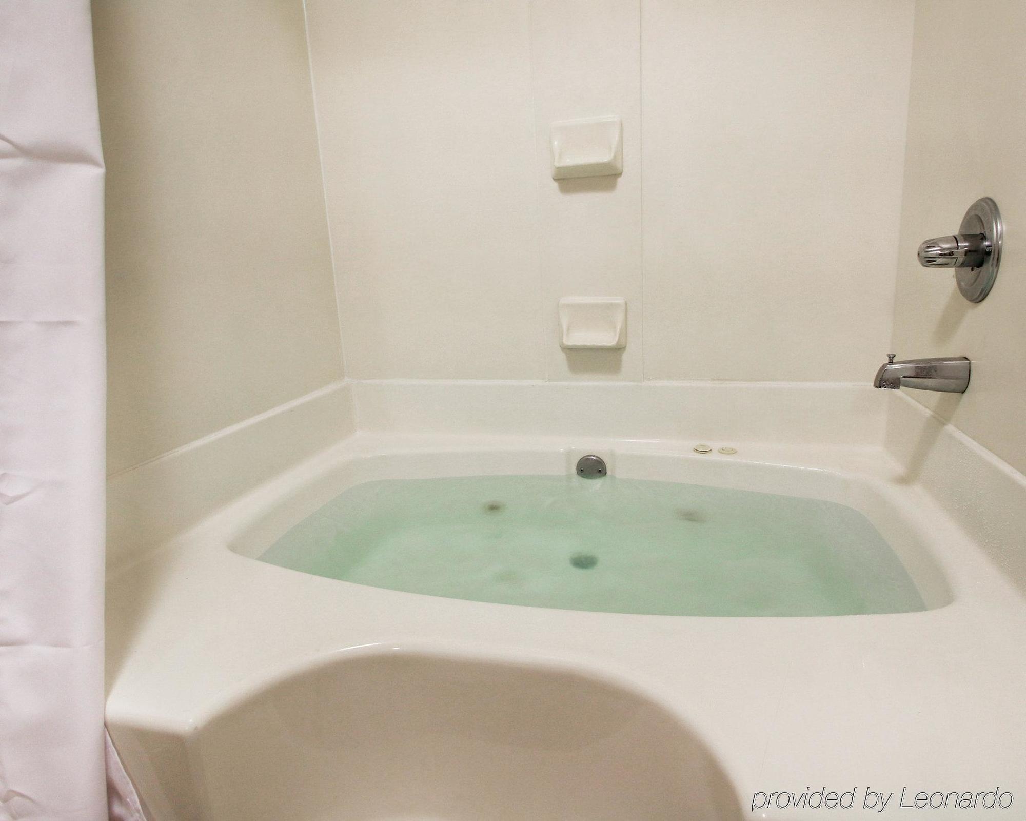 Columbia Inn & Suites Bagian luar foto