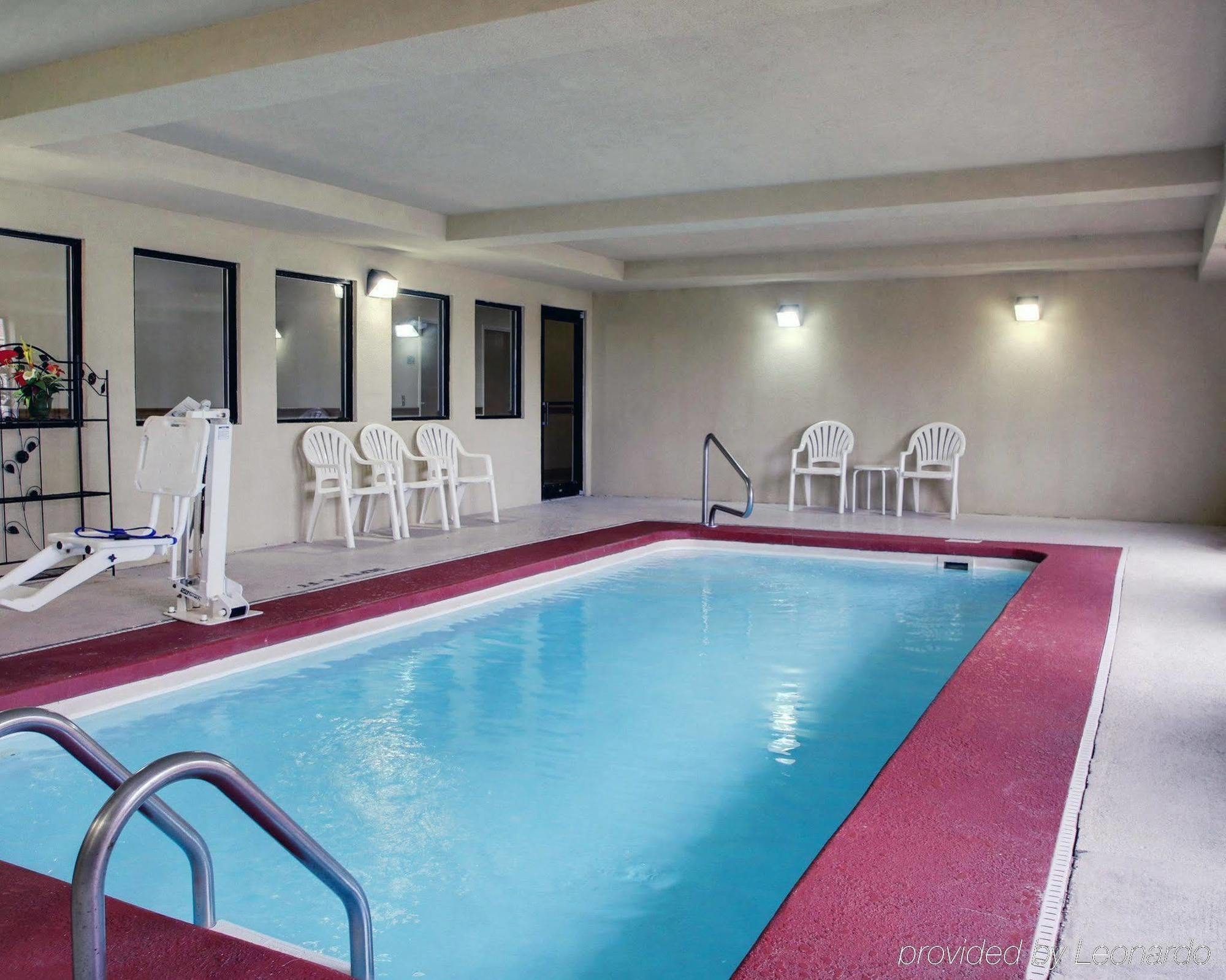 Columbia Inn & Suites Bagian luar foto