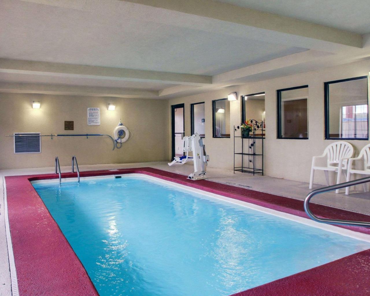 Columbia Inn & Suites Bagian luar foto