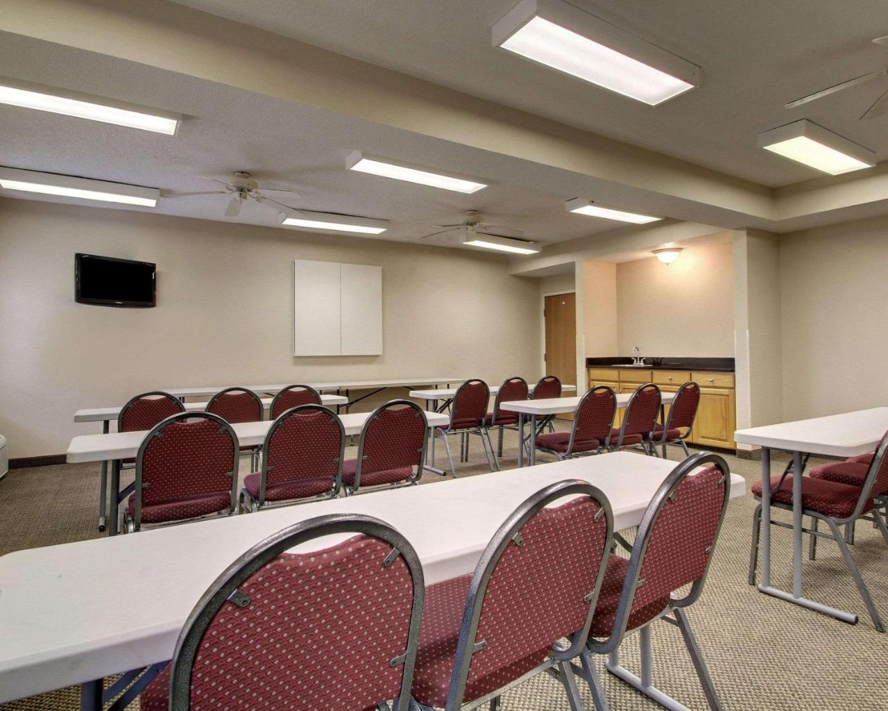 Columbia Inn & Suites Bagian luar foto